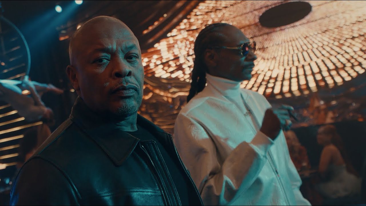 Snoop Dogg and Dr. Dre walk through a casino in video for 'Fire'.