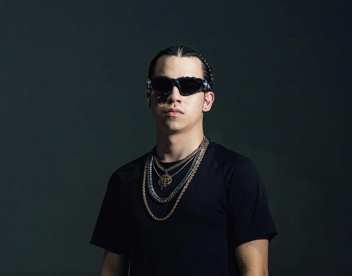 Ez Mil Represents The Philippines on “Leon (Ka)” – Stanisland Magazine
